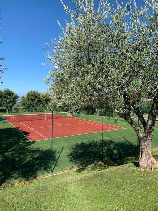 Tennis / Pool / Barbecue Bardolino Esterno foto